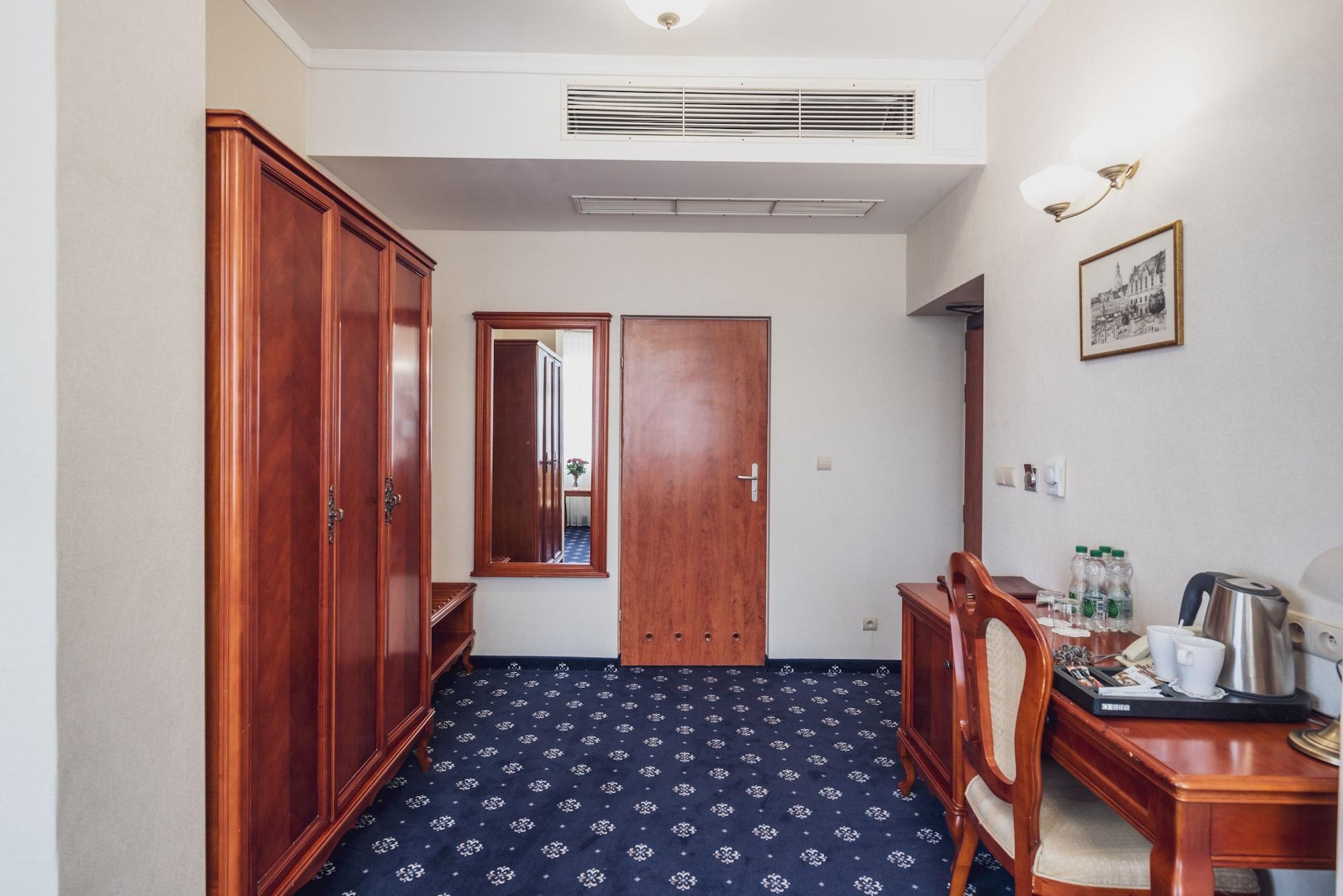 Hotel Europejski Wroclaw Centrum Екстериор снимка